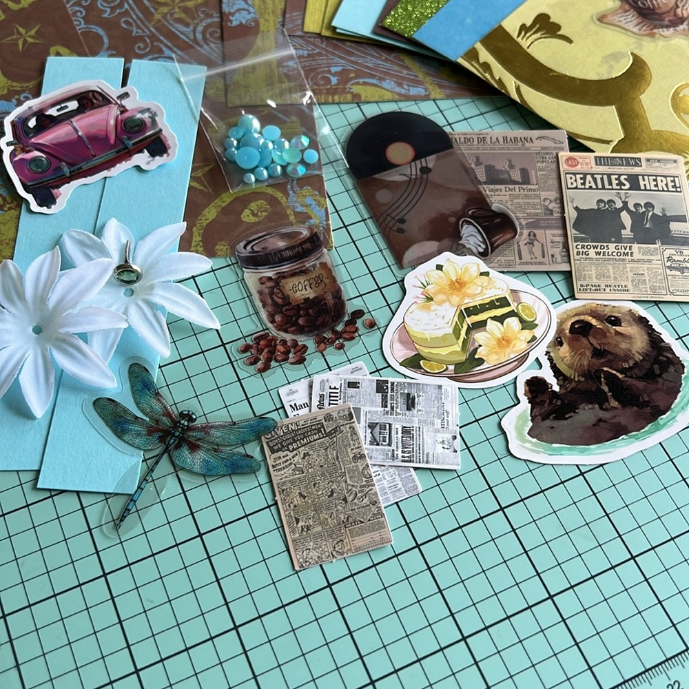 Assorted Paper & Ephemera Set crafts - Picture 4 of 5